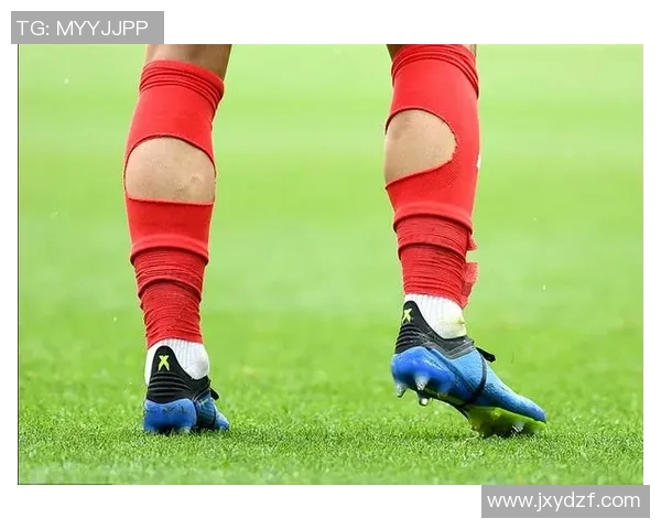 足球球星穿球袜的独特方式与风格揭秘如何影响比赛表现和个人形象 足球球星穿球袜的独特方式与风格揭秘如何影响比赛表现和个人形象