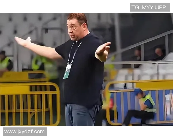 足球球星裤头意外成焦点引发球迷热议时尚与竞技完美交织