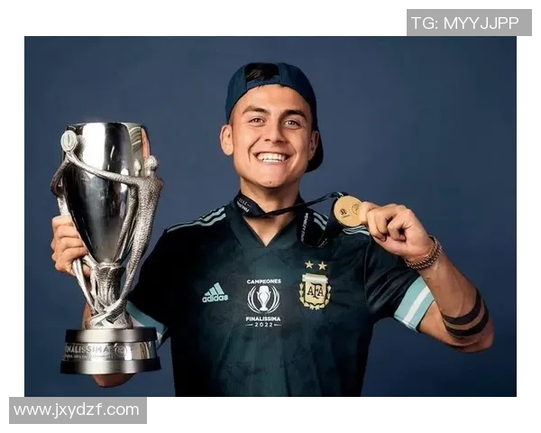 迪巴拉:足球场上的优雅风采与帅气球星魅力展现 迪巴拉:足球场上的优雅风采与帅气球星魅力展现